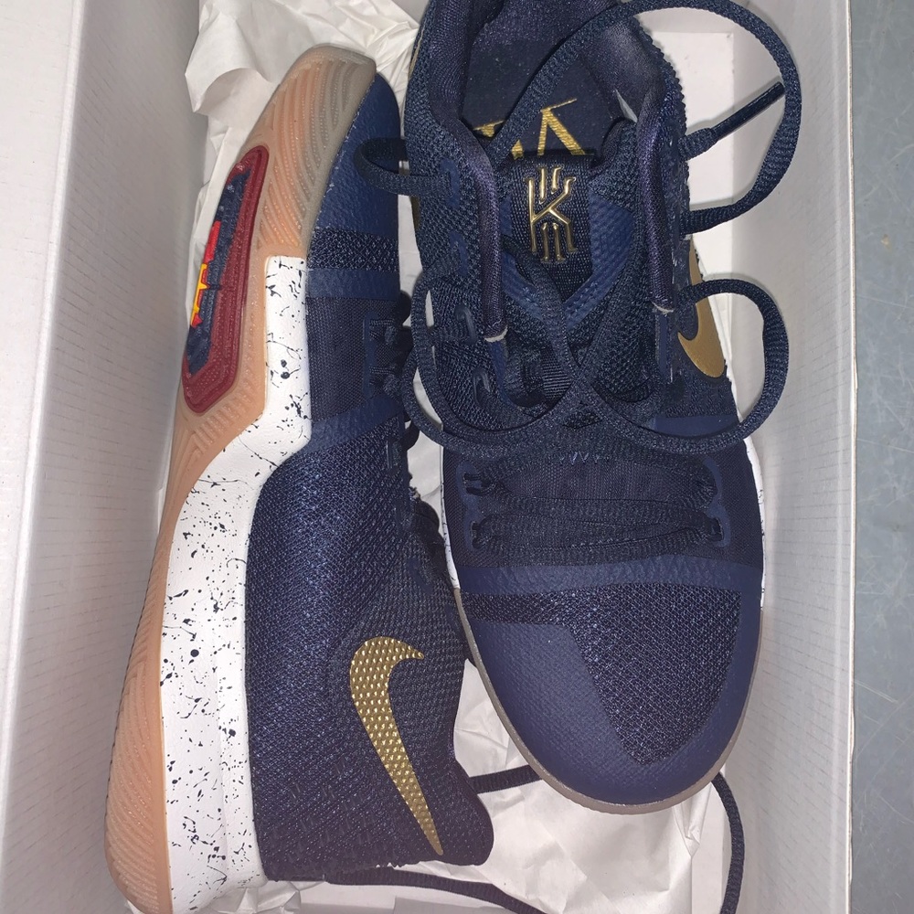 Nike Kyrie 3 sneakers Boys size 5.5, womens size 7